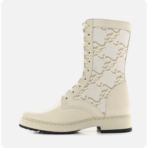 Fendi Karligraphy Cream Combat Boots. NWB.Minor Flaws. - Picture 5 of 17